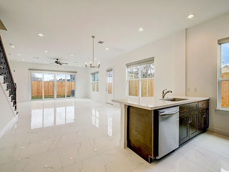 2133 Naomi St #B — Photo 3