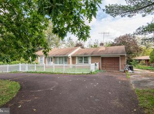 1752 Schwenksville Rd, Schwenksville, PA 19473