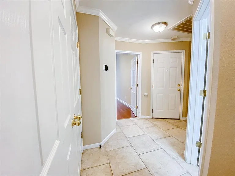 1904 Maize Bend Dr — Photo 3