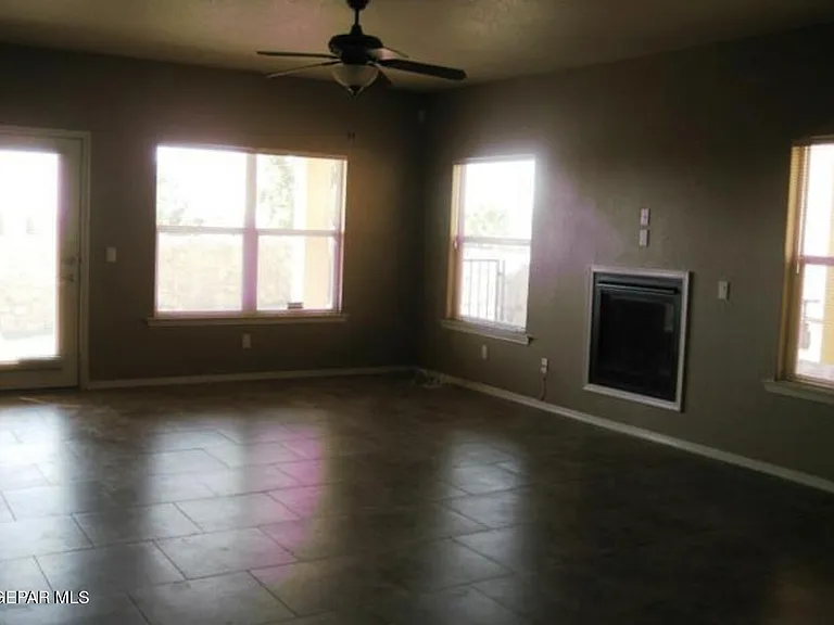 545 Green Village Ct #B — Photo 8