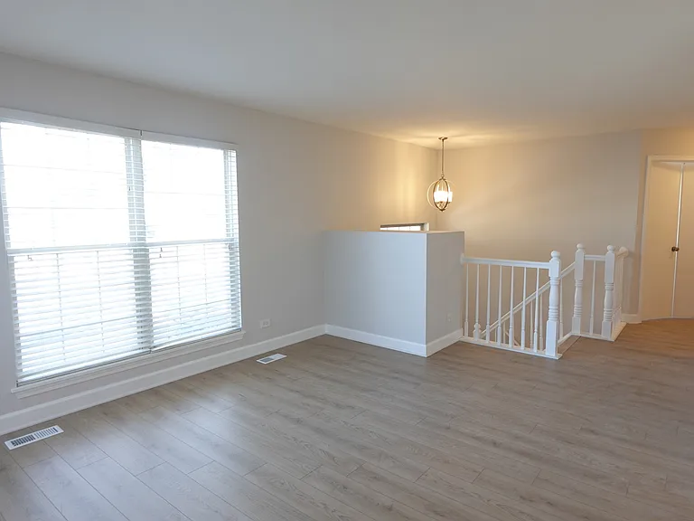 881 Essex Cir #881 — Photo 3