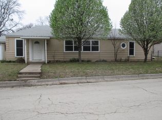 1001 Ritchey St, Gainesville, TX 76240