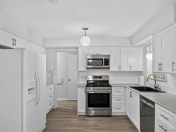 4th image of 15109 Susanna St