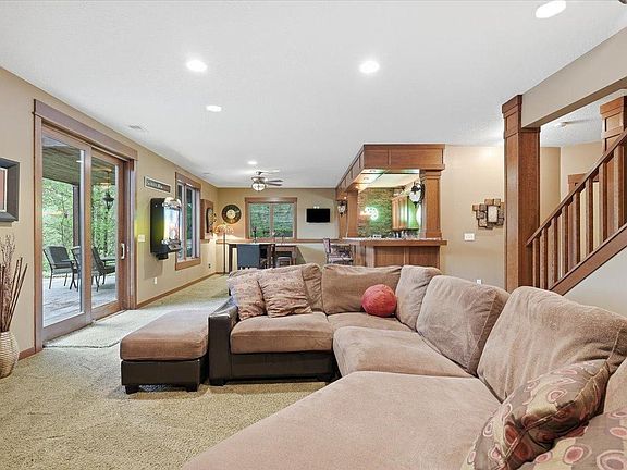 2nd image of 492 E Cove Rd