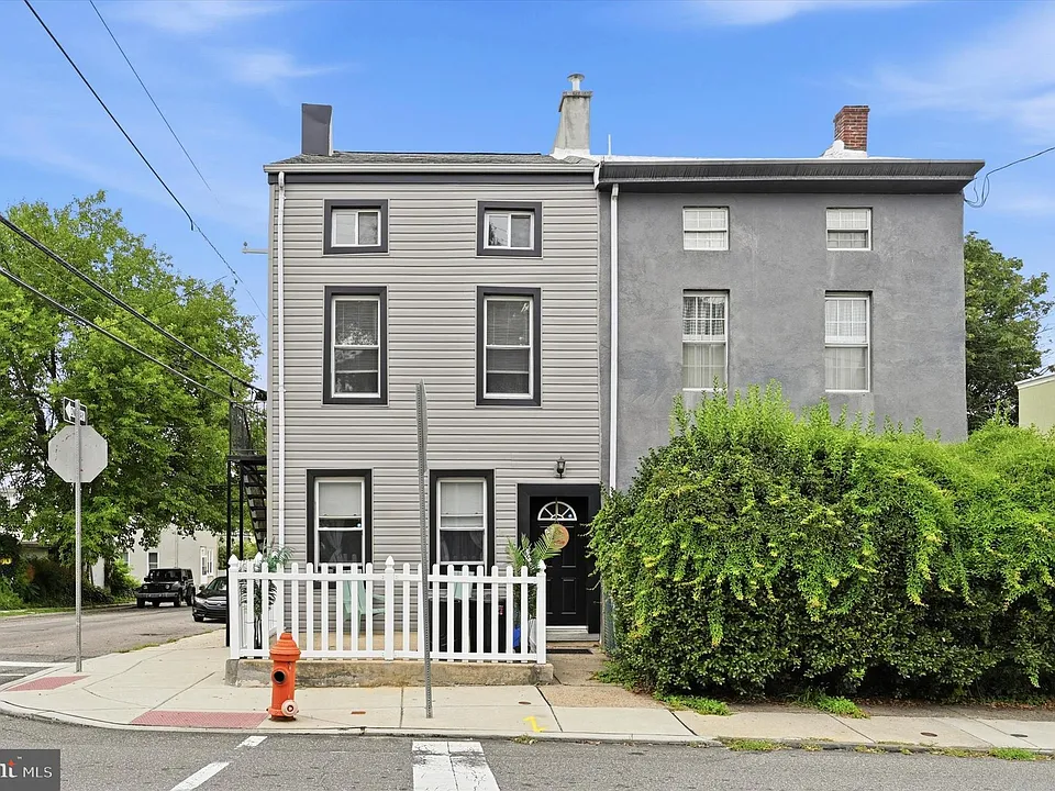 400 Green Ln #2