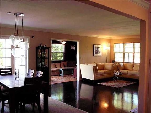 4th image of 329 Romano Ave
