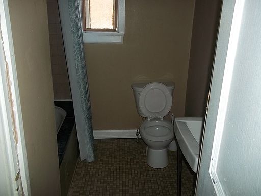 4th image of 611 E Jackson St #B