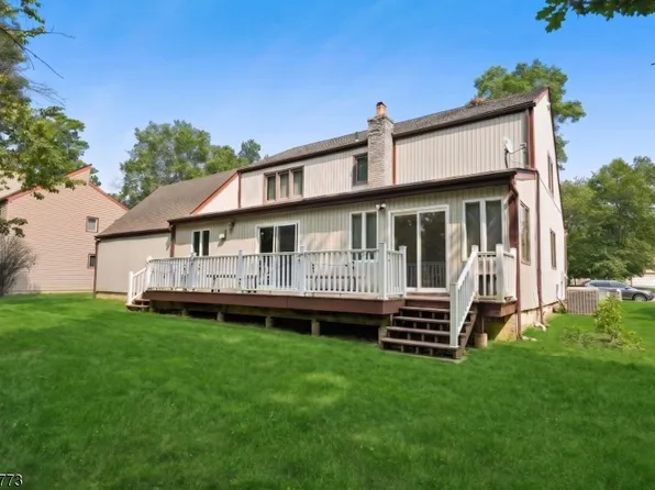 4 Arbor Ct, Livingston, NJ 07039