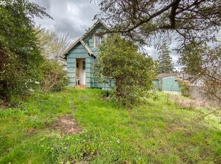 440 3rd Ct, Coos Bay, OR 97420