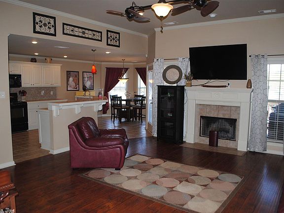 3rd image of 5807 Heritage Heights Dr