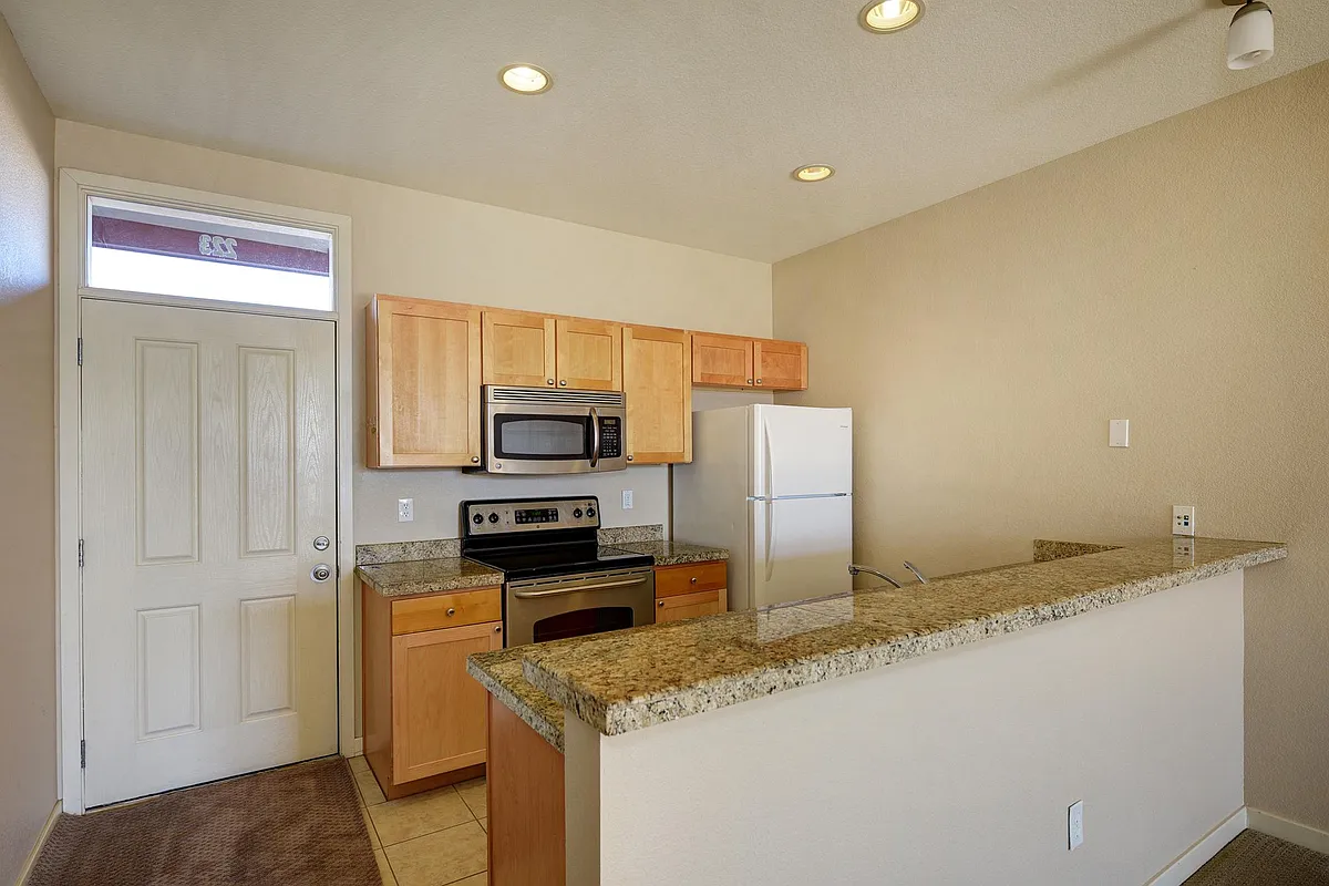 Building Photo - 2920 Bluff St #223