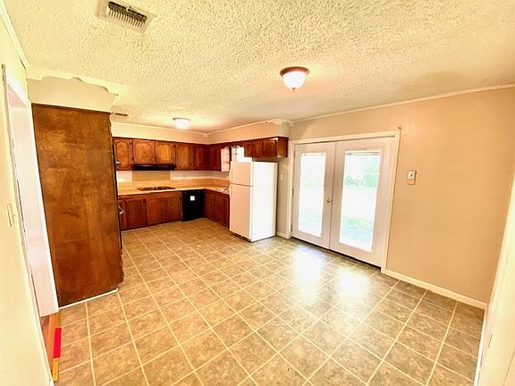 5th image of 122 Piping Rock Dr