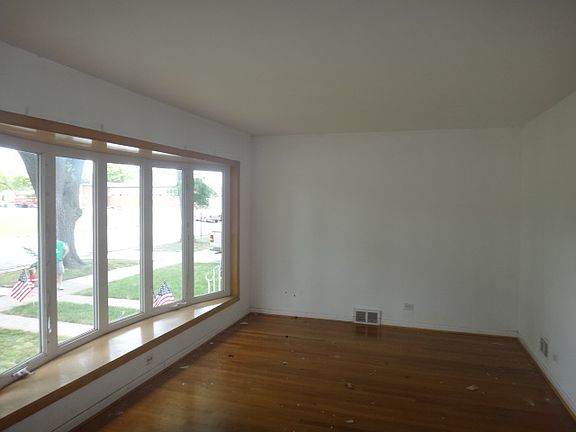 2nd image of 4540 Winchester Ave