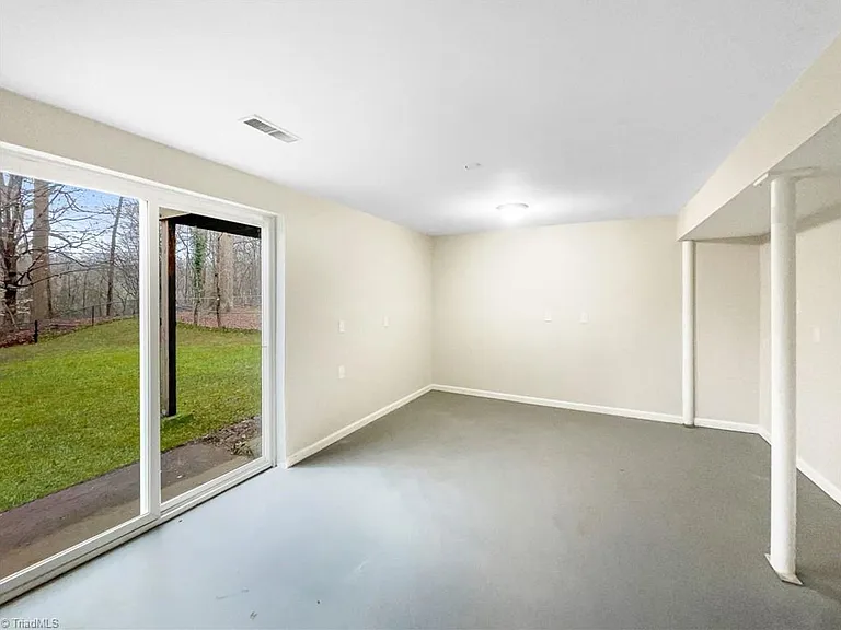 310 Foxcroft Dr — Photo 23