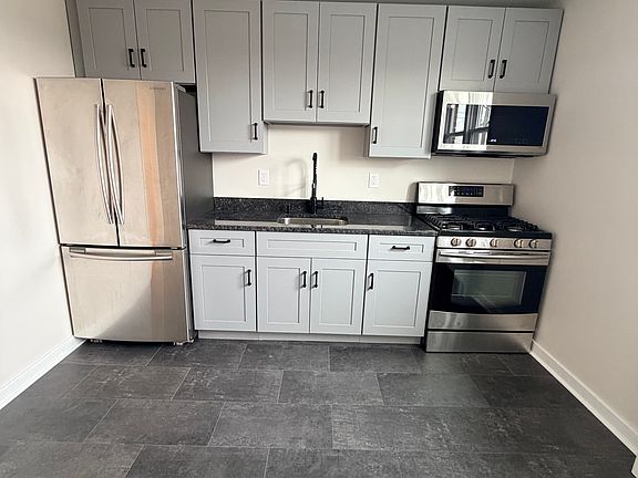 5th image of 1801 W Godfrey Ave