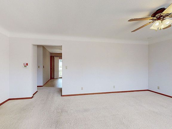 5th image of 2412 Victoria Dr SW