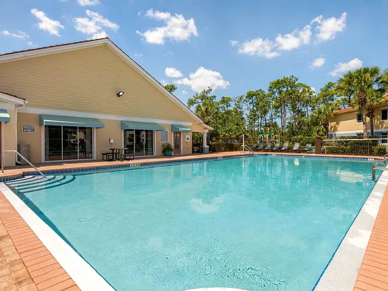 Tuscan Isle Apartments — Photo 5