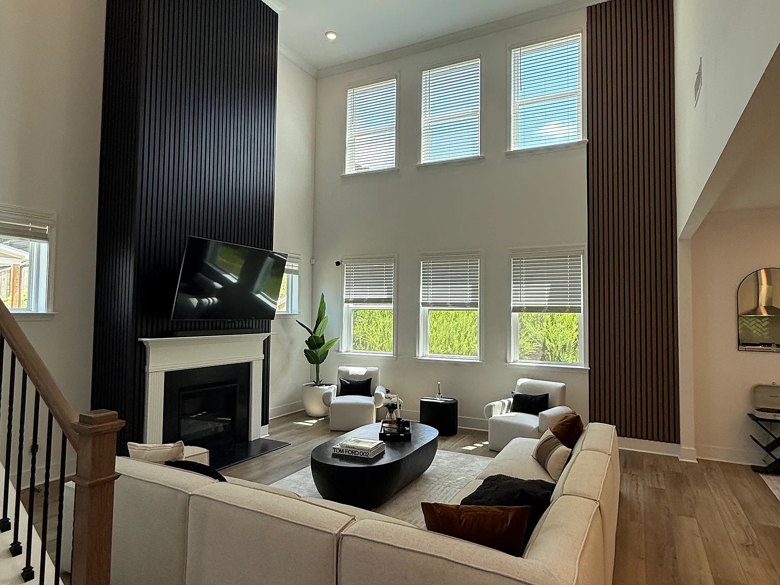 5 bed, 3.5 bath, 3113 sqft, $2,900 — Photo 2