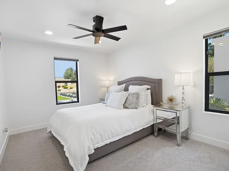 8401 E Cortez St — Photo 31