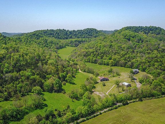 4th image of 453 Herring Hollow Ln