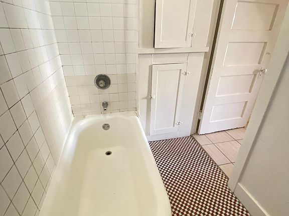 3rd image of 1739 Pine St APT 31