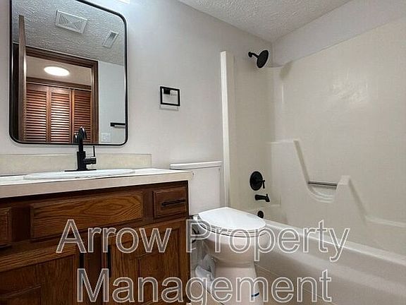 5th image of 3341 Holdrege St Unit 10