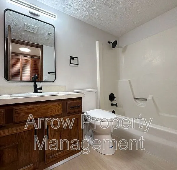 3341 Holdrege St #10 — Photo 5