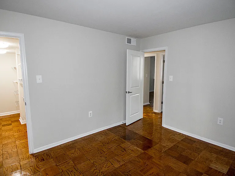 Heritage Park Apartments — Photo 96