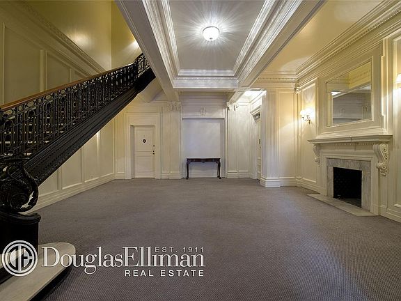 5th image of 18 W 74th St Unit Penthouse