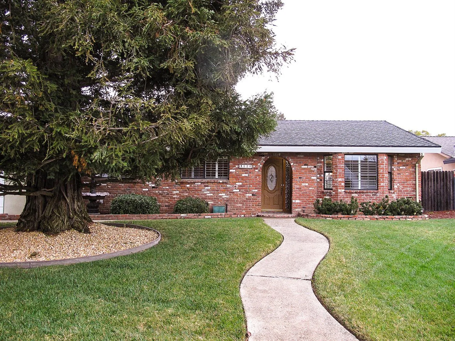 9124 Plaza Park Dr photo 1