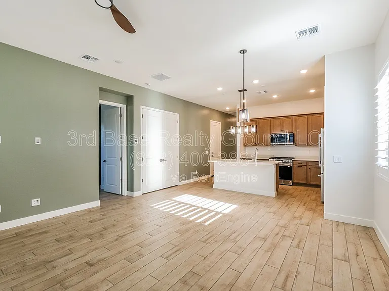 20363 W Sells Dr — Photo 6