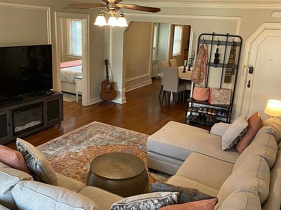 3rd image of 807 W 48th St