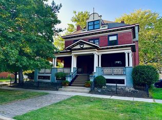 96 Vinewood St, Wyandotte, MI 48192