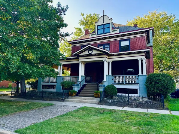 96 Vinewood St, Wyandotte, MI 48192