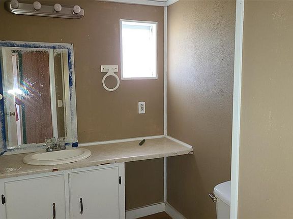 5th image of 375 Country Oaks Ln