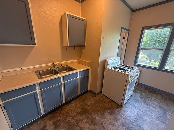 5th image of 272 Prescott St APT 4