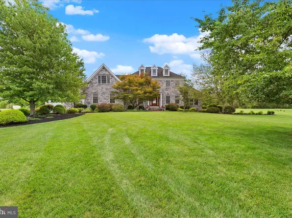 2 Scenic Hills Ct, Belle Mead, NJ 08502