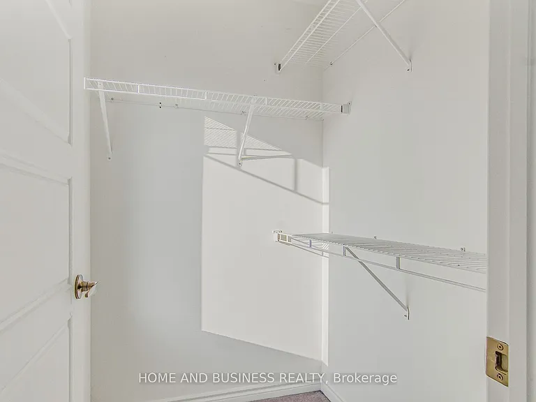 1135 Duignan Cres — Photo 17