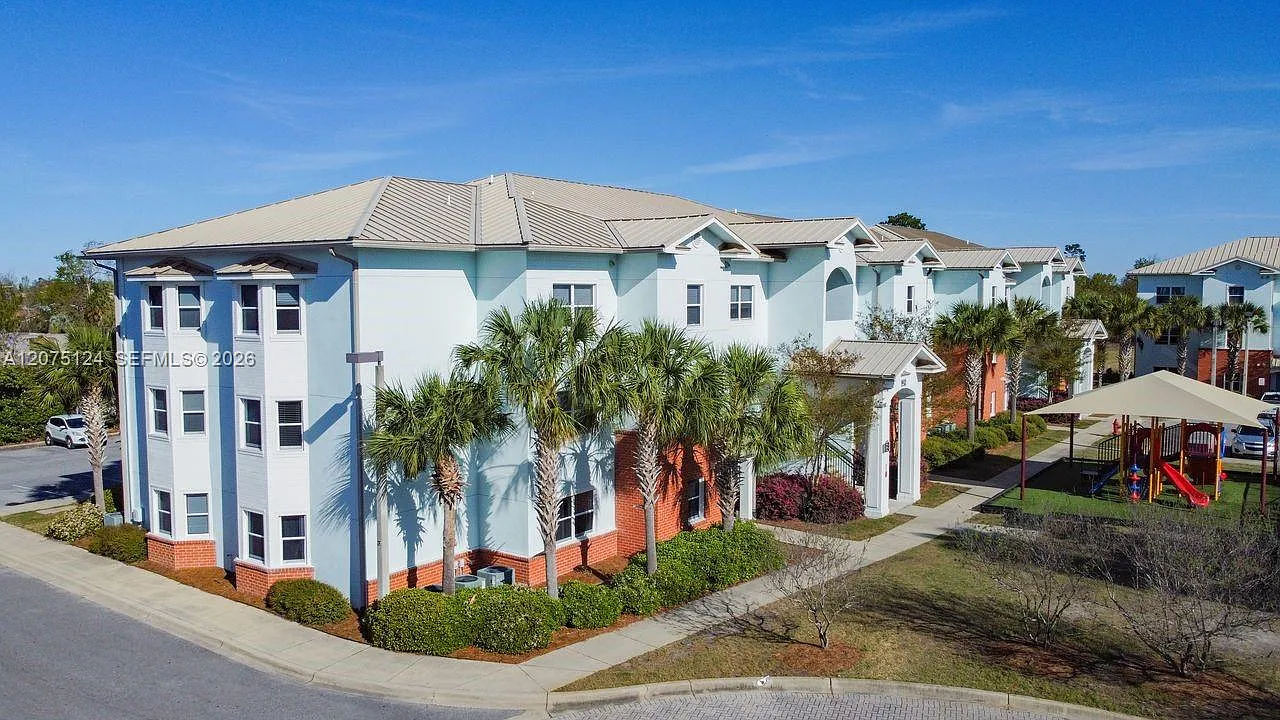 2 bed, 2.0 bath, 1049 sqft, $1,175 — Photo 1