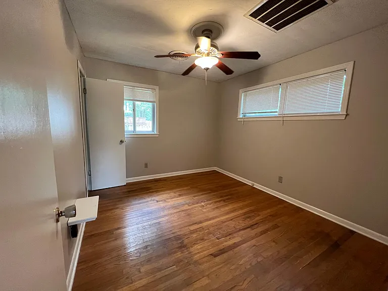 2209 Scott St — Photo 3
