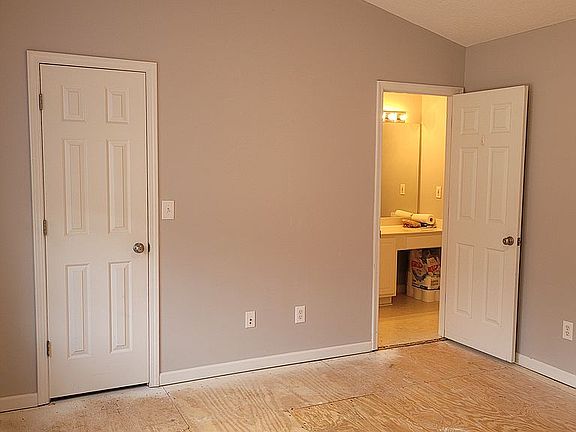 2nd Bed Full Bath & WIC