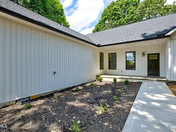 3rd image of 419 Watauga Dr