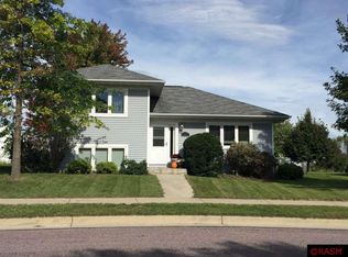 1009 Engesser Ln, Saint Peter, MN 56082