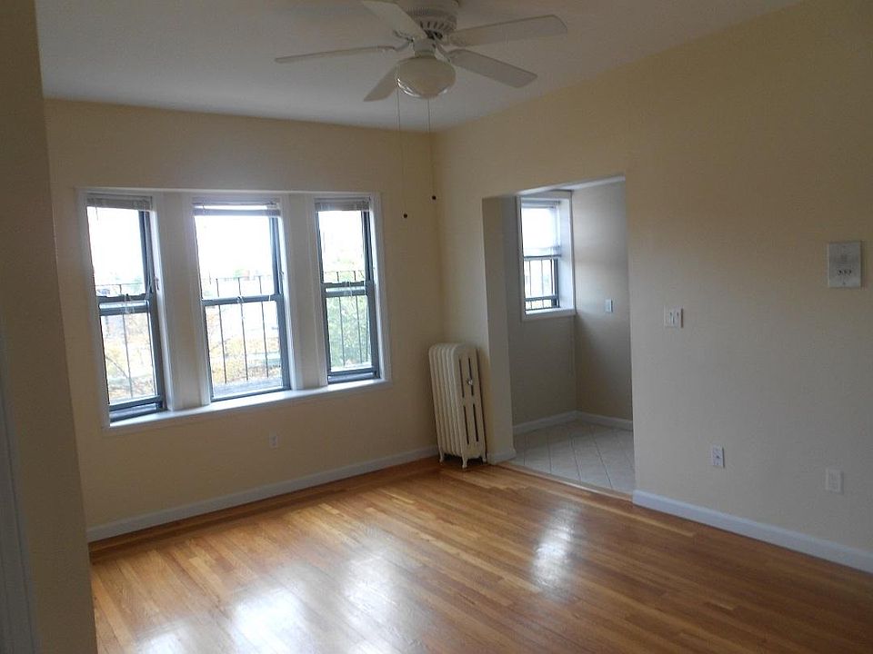 2nd image of 25A Edgerly Rd #13S