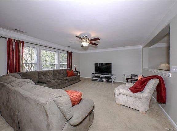 4th image of 10312 Barrands Ln