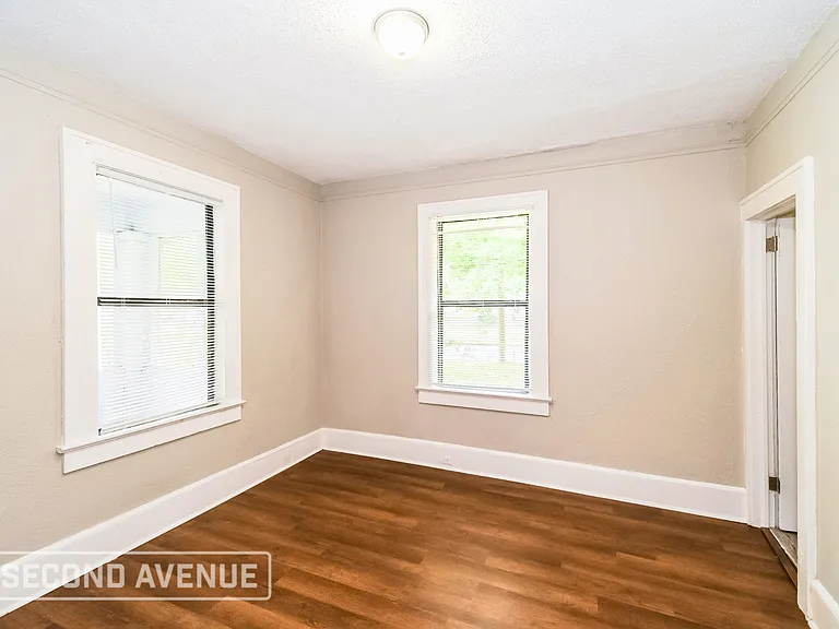 204 W 23rd St — Photo 10