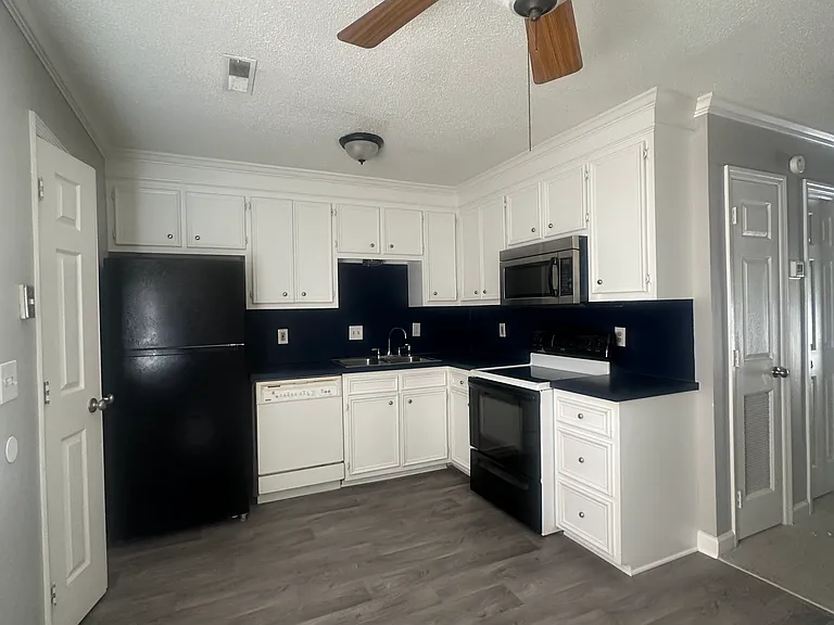 104 Kimeran Ln #C — Photo 7