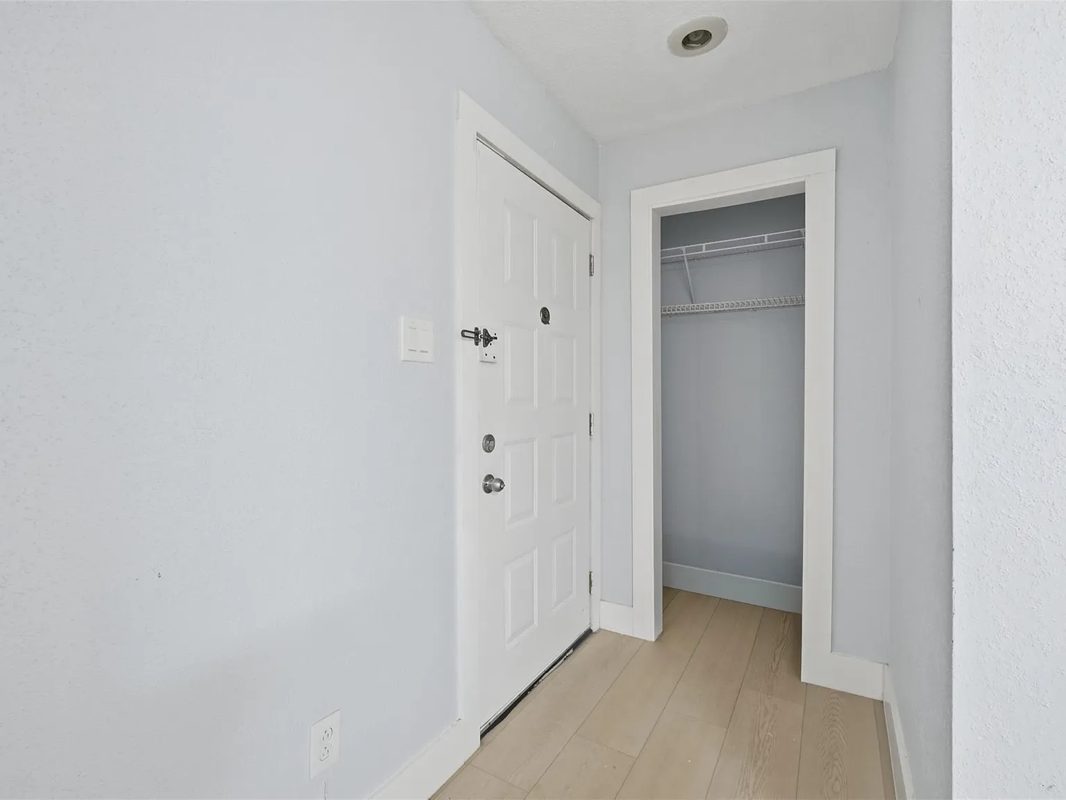 2 bed, 2.0 bath, 1014 sqft, $1,100 — Photo 2