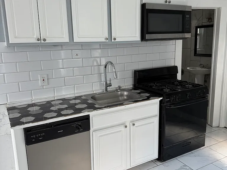 168 Garfield Ave #2F — Photo 3