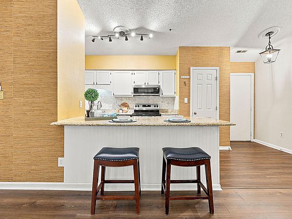 5th image of 1300 Park Glen Dr APT 302